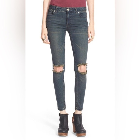 Free People Denim - Free People Destroyed Skinny Jeans Destresed size 24 woman’s Strech